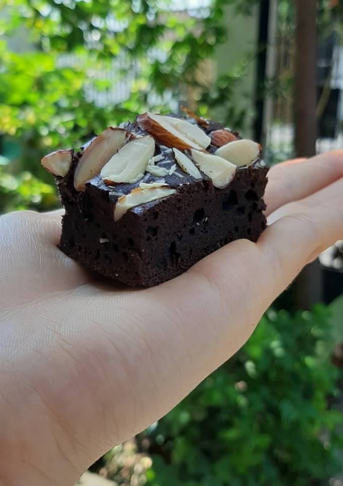 Hình của món Ăn vặt - Brownie hạt healthy nguyên liệu đơn giản.