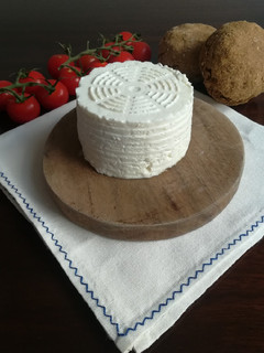 Una foto de Queso ricotta casero