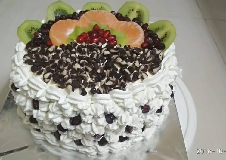 Mixed fruit and chocolate chips cake