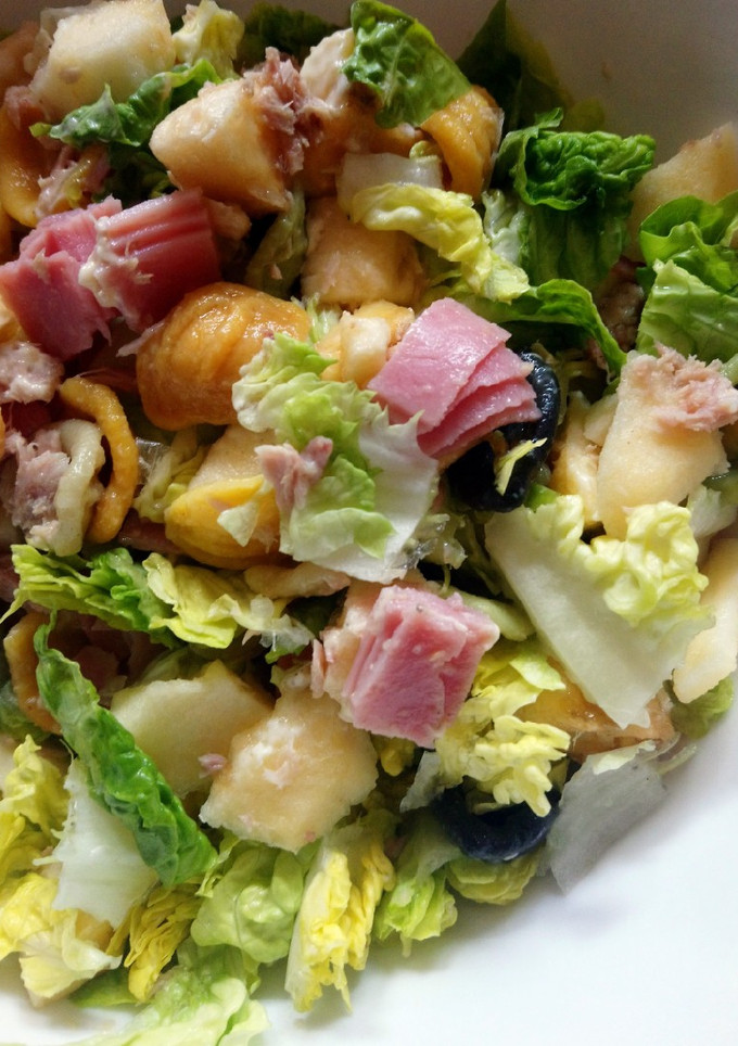 Una foto de Ensalada de pasta con plátano 🍌y alioli