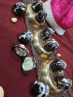 A picture of Cream Cheese Lemon Pista Truffle Balls.
