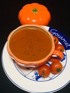 Una foto de Salsa de tomate Para Pastas 🍝🍅🧄🧅🧅🌿