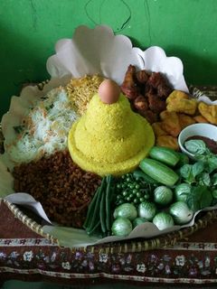 Foto resep Nasi kuning cinta (simpel rice cooker)