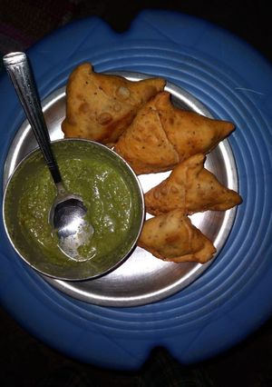 आलू समोसा (Aloo samosa recipe in hindi) रेसिपी मुख्य फोटो