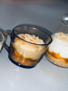 Una foto de Vasito de cheesecake con mermelada de melocotón
