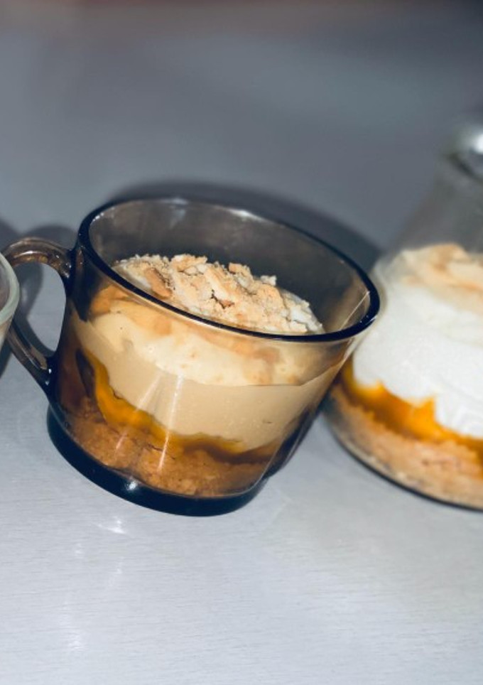 Una foto de Vasito de cheesecake con mermelada de melocotón
