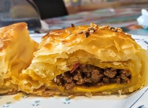 Una foto de PASTELITO De Hojaldre relleno con Carne Molida...!🍘