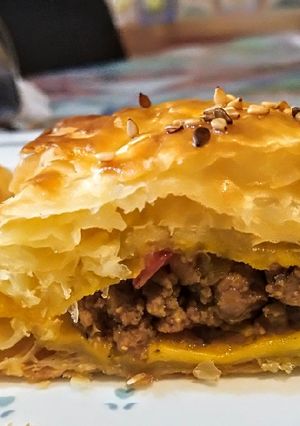 Una foto de PASTELITO De Hojaldre relleno con Carne Molida...!🍘