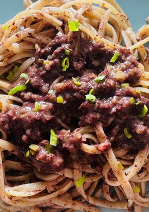 Foto principal de Tallarines con morcilla y ajos tiernos