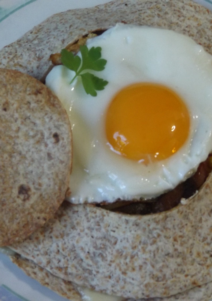 Una foto de Tortillas de trigo rellenas y horneadas