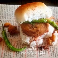 A picture of Mumbai Vadapav.