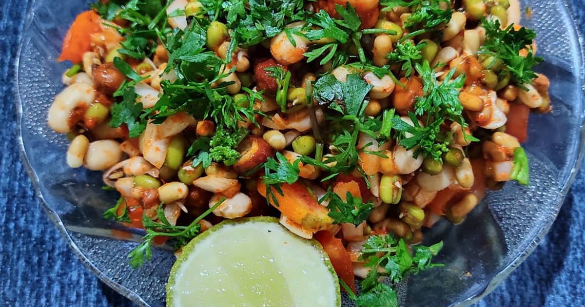 "मिक्स स्प्राऊट्स सॅलड" (mix sprouts salad recipe in marathi) रेसिपी