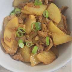รูปของ Tumis ayam kentang untuk anak2