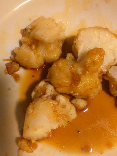 Una foto de Coliflor rebozada con salsa de mandarina