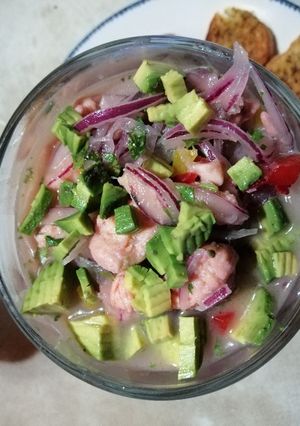 Una foto de Ceviche de salmón