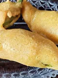 झटपट मिर्ची पकौड़ा (jhatpat mirchi pakoda recipe in Hindi) रेसिपी मुख्य फोटो