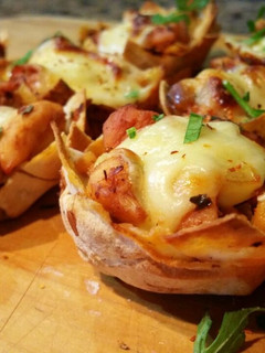 Una foto de Tartaletas de pollo, con pan pita