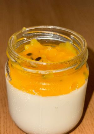 Una foto de Yogurt con Maracuyá (en yogurtera)