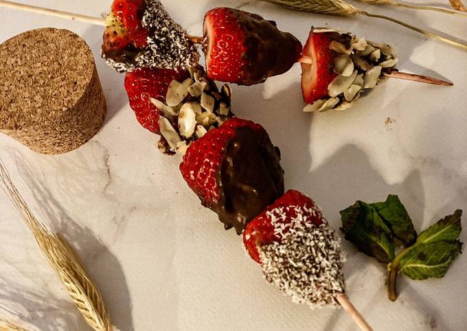 Brochettes de fraises au chocolat