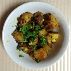 A picture of Lehsuni Aloo.