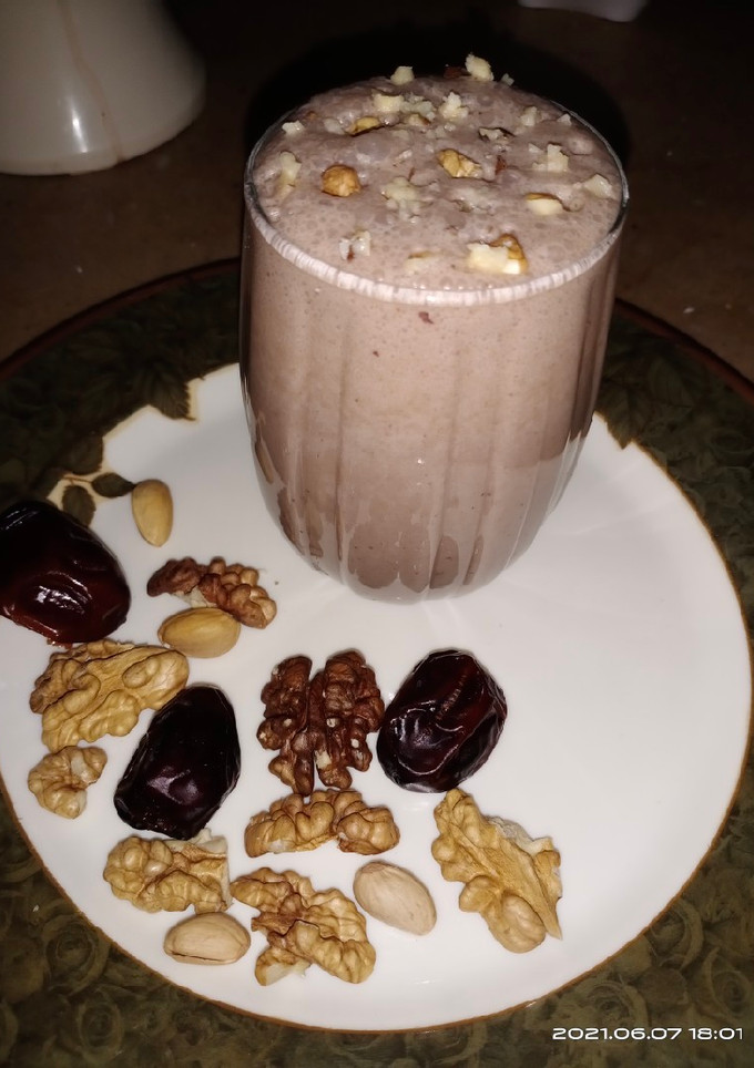 A picture of Choco dates shake.