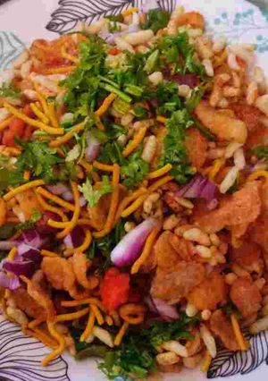 A picture of Puffed rice chivda (murmura chivada).
