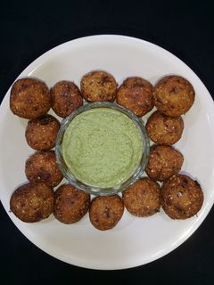 शकरकंद वड़ा (Shakar kand Vada recipe in Hindi) रेसिपी मुख्य फोटो