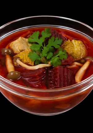 Hình của món SP.0945 - Canh Sụn Sườn Heo Nấu Củ Dền & Nấm Nâu.