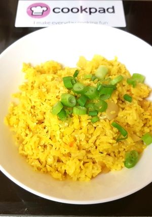 A picture of My Saffron & Egg Fried Rice. 😁.