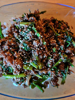 A picture of Beef and Greens.