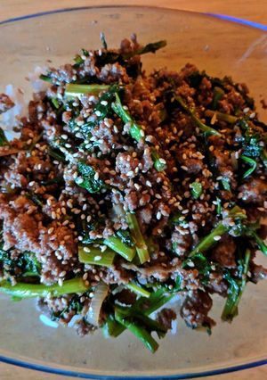 A picture of Beef and Greens.