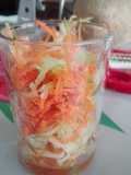 Zanahoria y pepino rallado con limón y chile Tajín