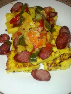 Una foto de Polenta frita tres colores