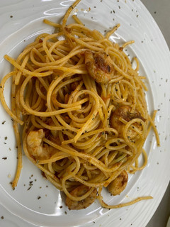 Una foto de Spaghettis con gambas