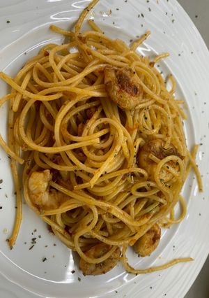 Una foto de Spaghettis con gambas