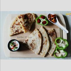 A picture of Pizza Paratha.