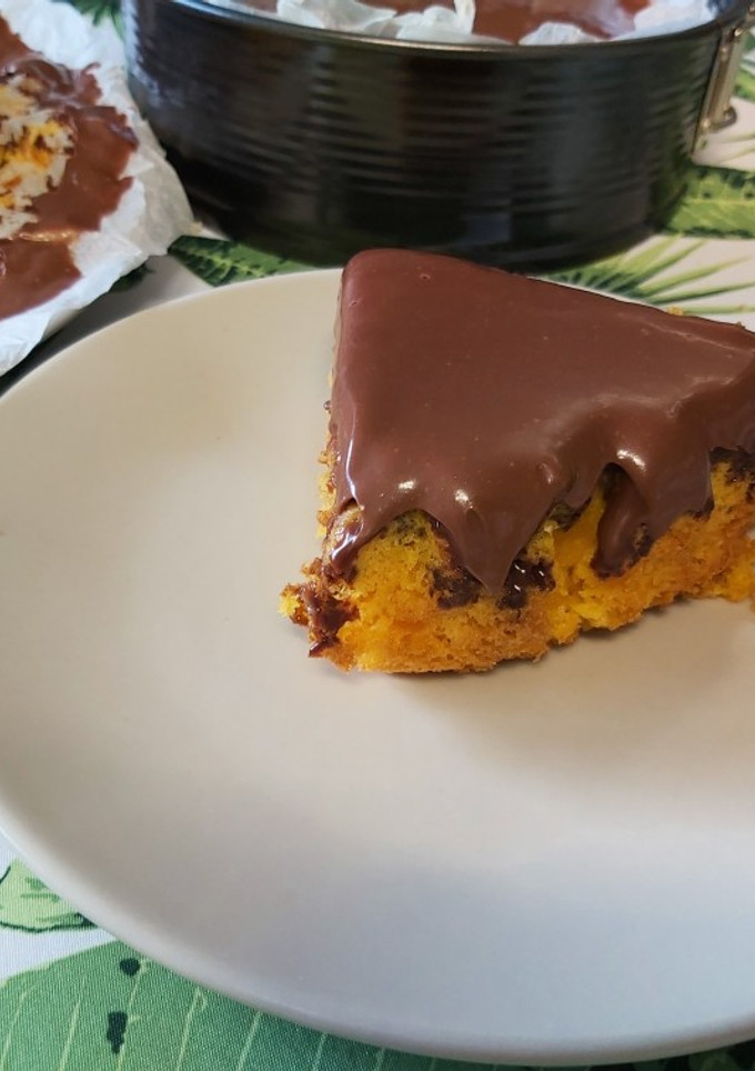 Una foto de Bizcocho de zanahoria con ganache de chocolate