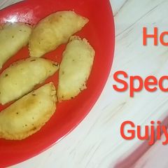 A picture of Holi Special Gujiya.