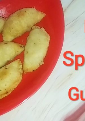 A picture of Holi Special Gujiya.