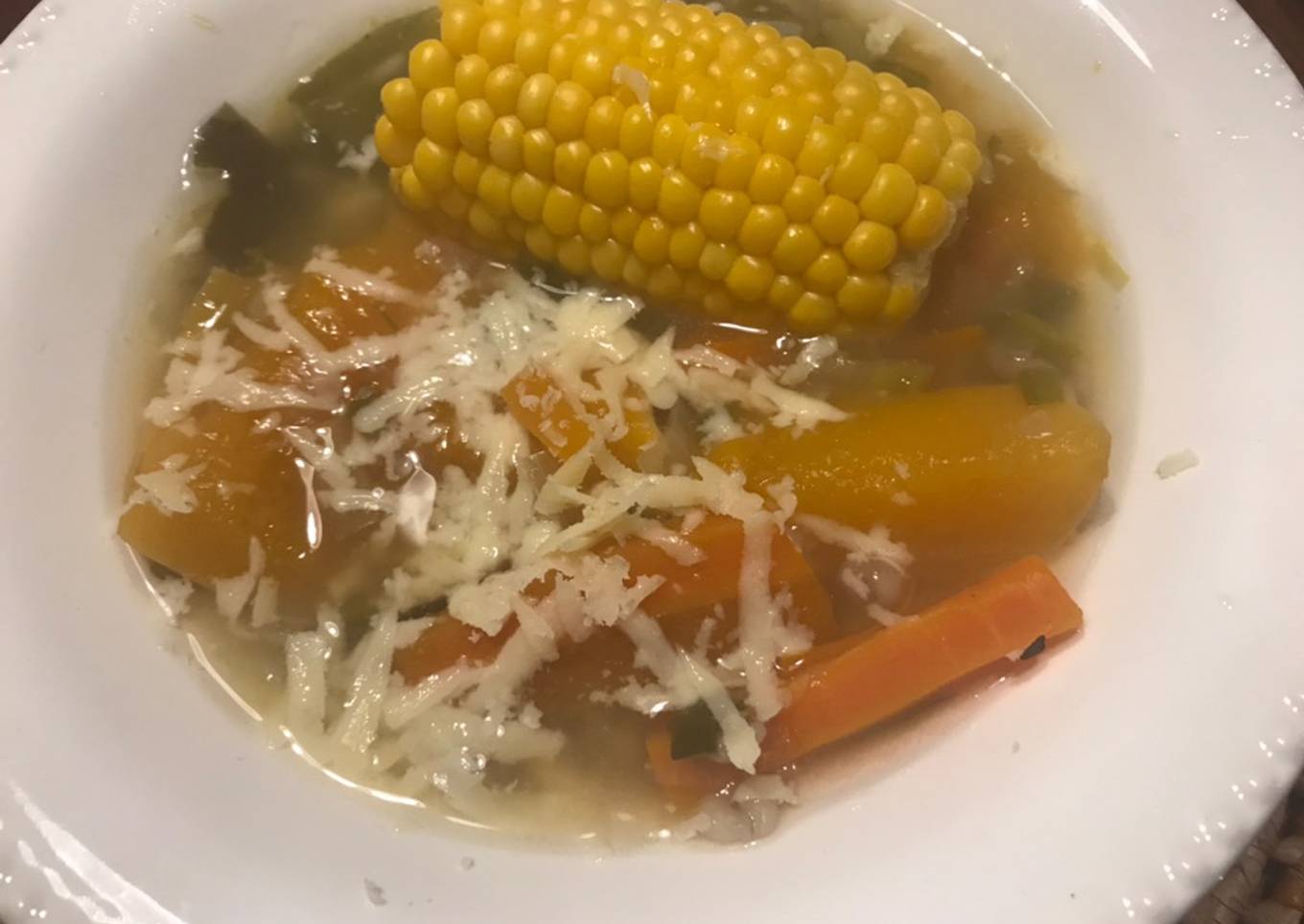 Sopa veggie con cebada