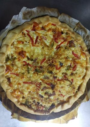 Una foto de Tarta de queso, cebolla y ají catalán