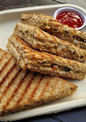 A picture of Grilled sandwich.