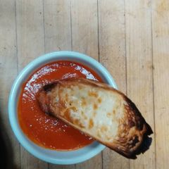 A picture of Roasted tomato basil soup.