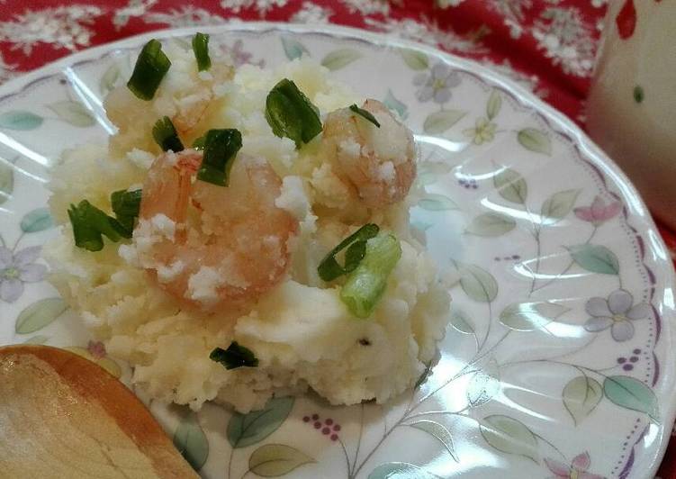 Cara Mudah Menyiapkan Shrimp potato salad Lezat