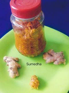 आंबे हळद व ओल्या हळदीचे लोणचे (olya haldiche lonche recipe in marathi) रेसिपी चे मुख्य फोटो 