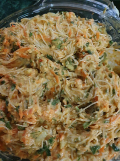 Una foto de Ensalada de surimi con tallarines de arroz