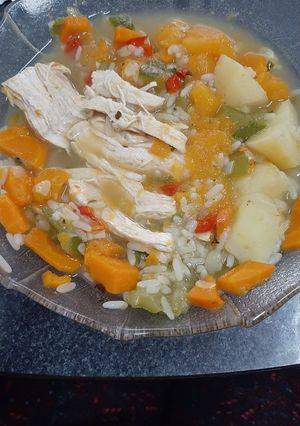 Una foto de Clásica sopa casera de verduras 🥕🥔🫑🍵