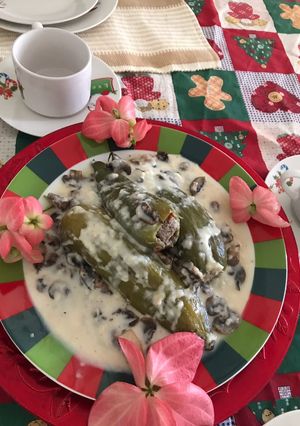 Una foto de Pepinos rellenos en salsa bechamel
