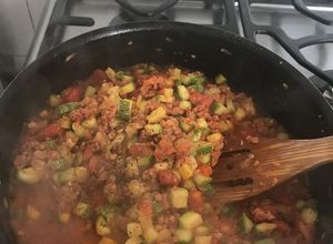 Una foto de Calabacitas con longaniza