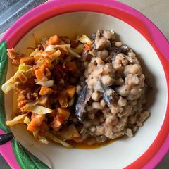 A picture of Plain beans and veggies.